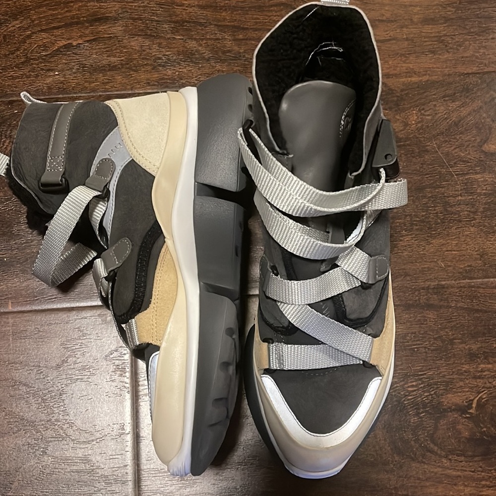 Chloe grey and beige Soonie high tops in 37